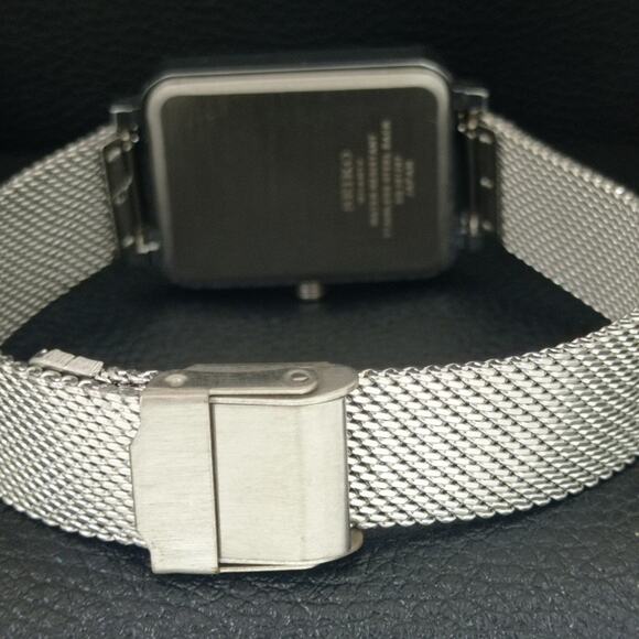 Vintage Style Seiko Quartz Mens Silver Watch & Blue accents W/ Steel Strap - Picture 2 of 8